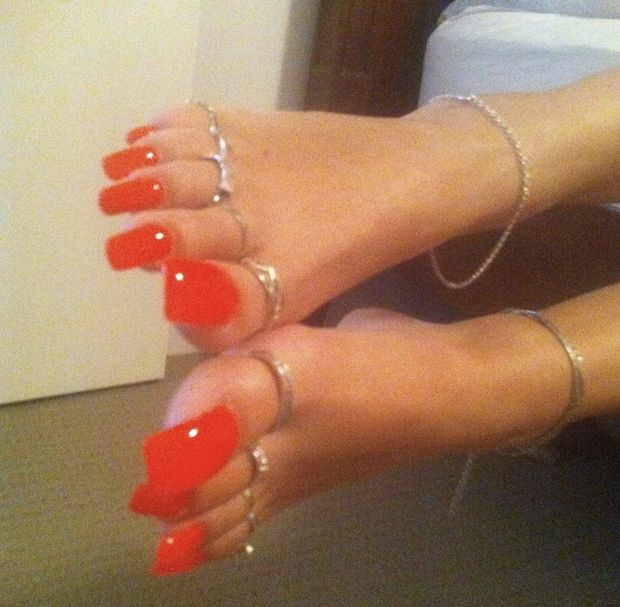 Long toenails & toe blingage across.