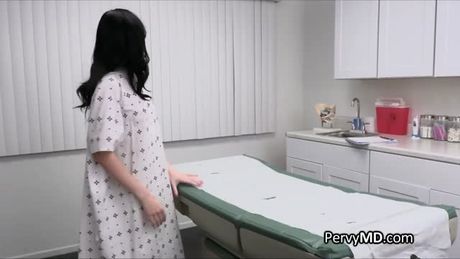 Doctors 69 with sexy nympho patient