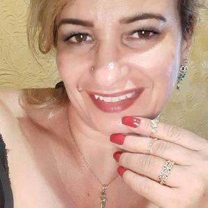 Red claws from a hot woman. Post your true rate.