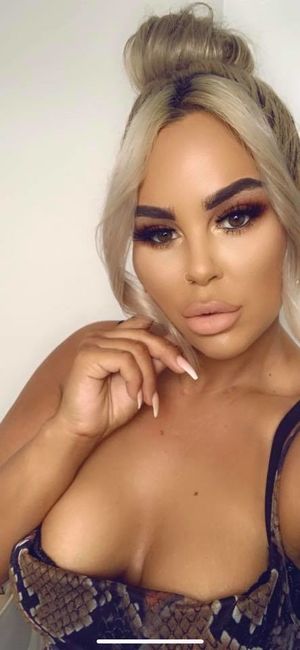 Busty hottie blonde with her claws. Post your true rate.