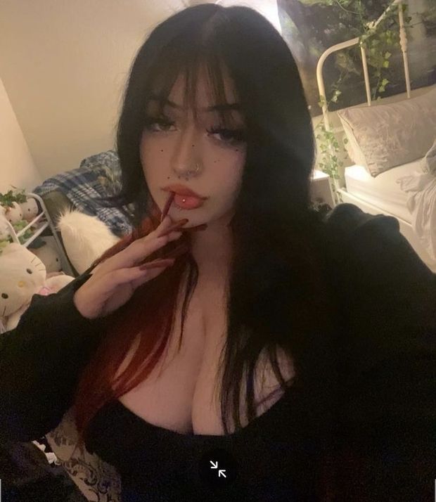 Red claws & huge tits. Post your true rate.