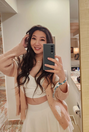 Fuslie (Streamer) - Looking Hot In A Peachy Autumnal Cardigan
