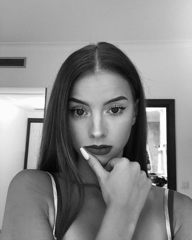 Long nail beauty in B&W. Post your true rate.