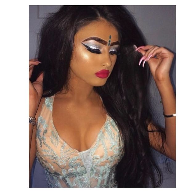7th photo, brunette, cleavage, long pink claws. Post your true rate.