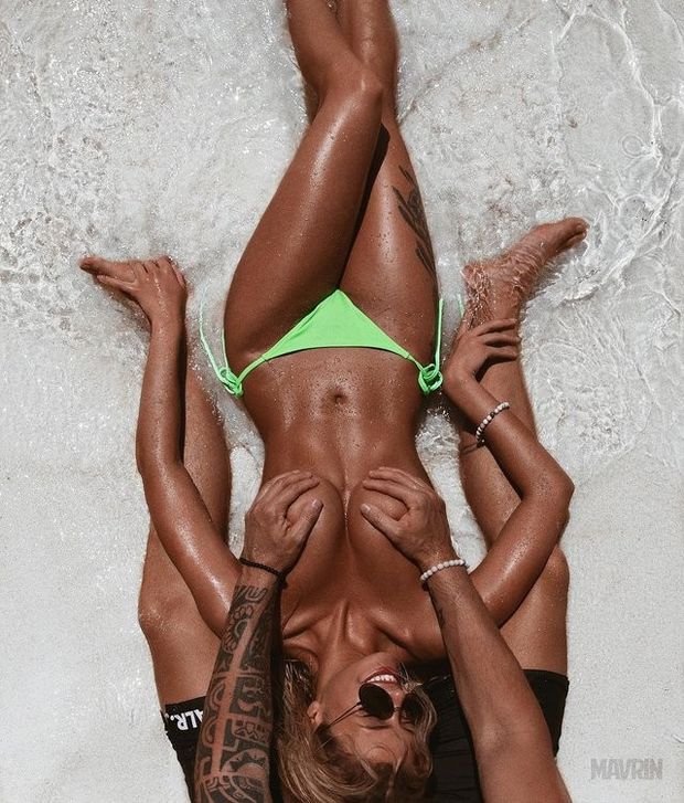 Nata Lee hands free