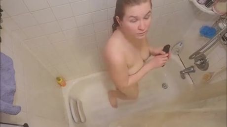 Stepsister 24 shaving her pussy in the bathroom