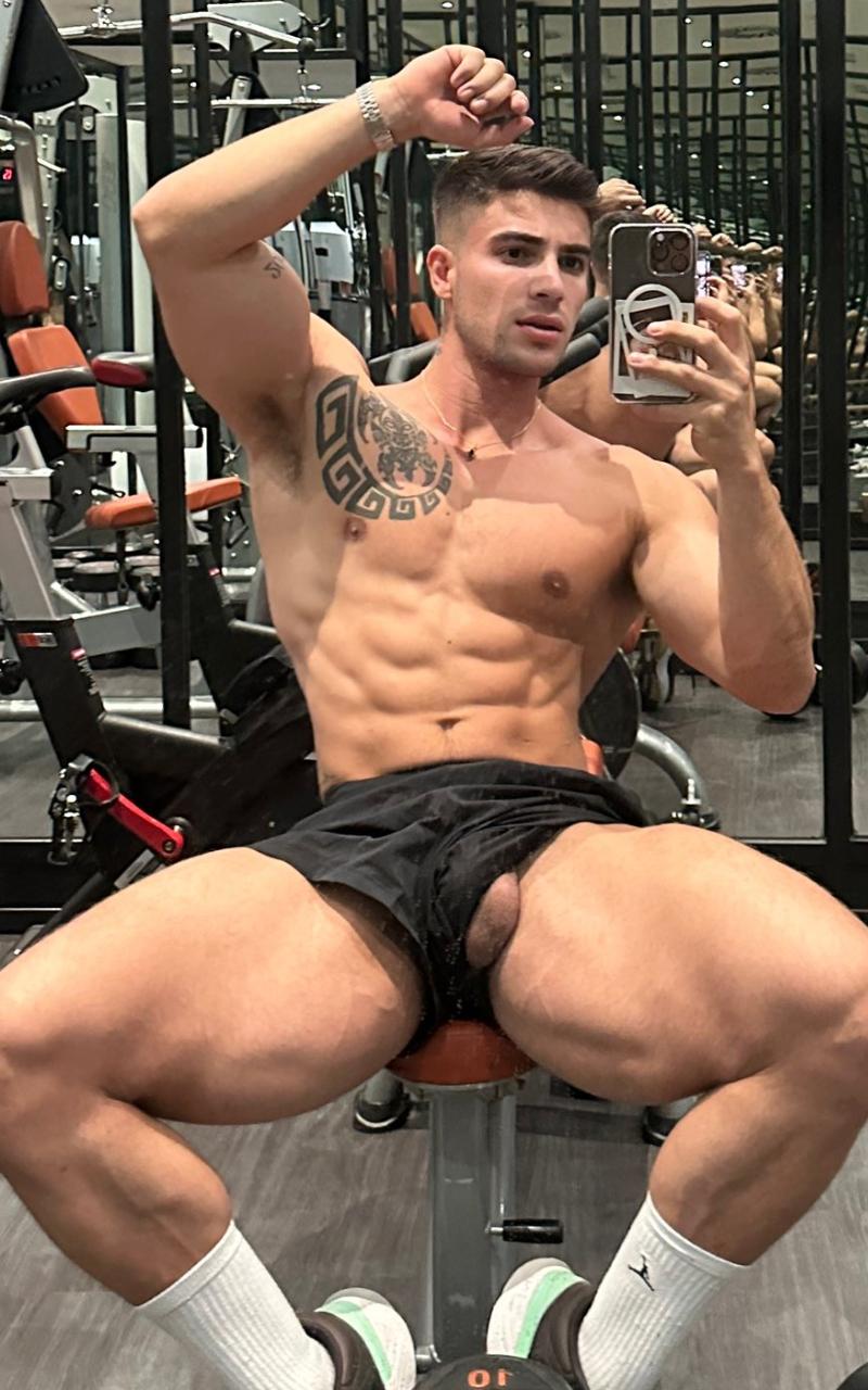 Upshorts at the gym