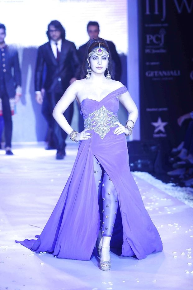 Desi model oops on ramp