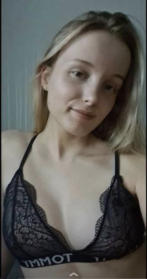 Your Girlfriend has a phone