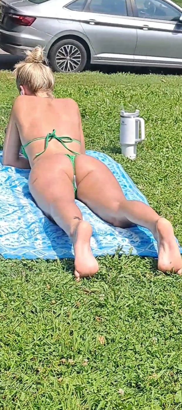 Sexy blonde with amazing ass