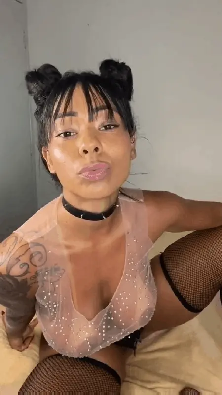 Valentina kiss