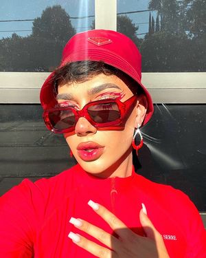 Those lips need A Cock on it