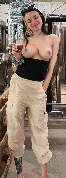 Gibi ASMR exposes her tits in exchange for craft beer