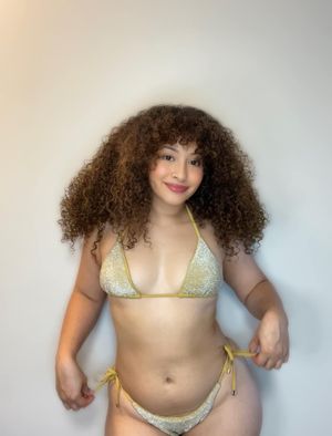 Bobbi Dean looking cute in her bikini