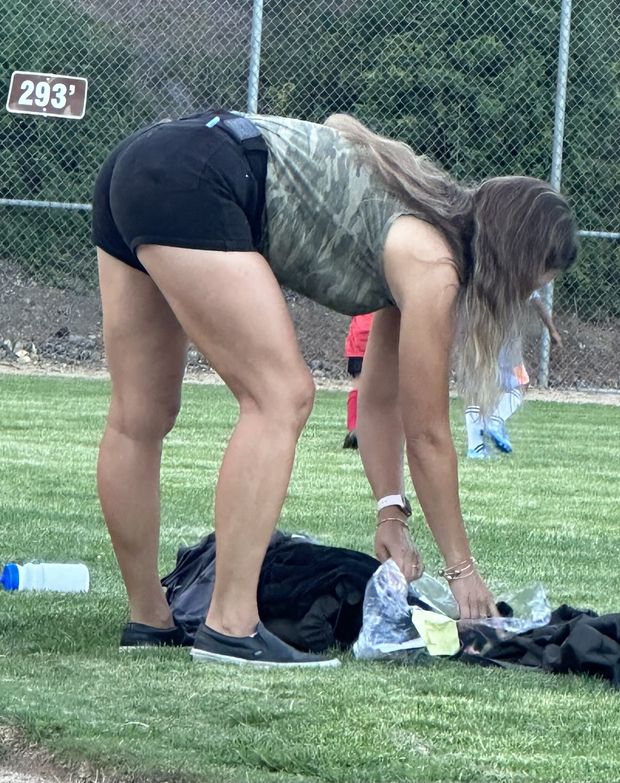 More fine asses out and about