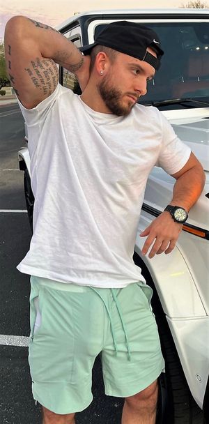 look at what he is packin'