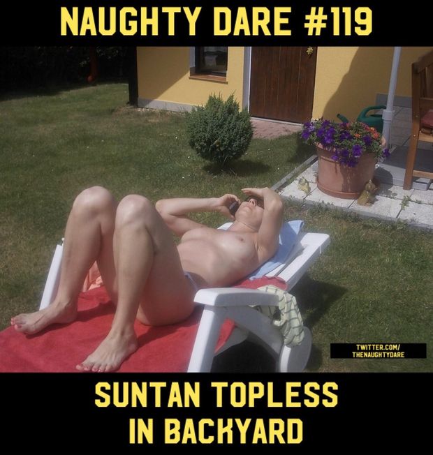 Topless sunbathing backyard Twitter : @thenaughtydare