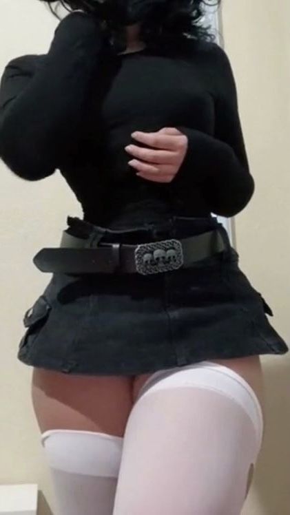 Thicc thigh emo