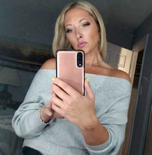 Pam selfie gray sweater