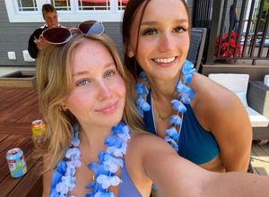 Alexa & Brooklyn selfie