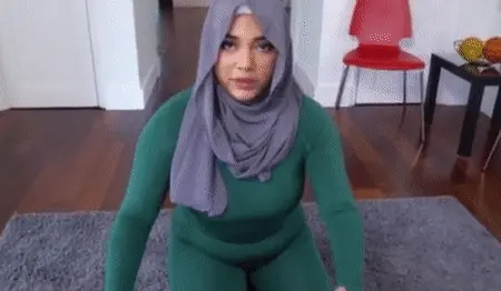 shy muslima reacts to the cock she sees for the first time.