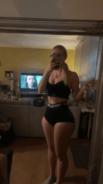 Her Hip to waist ratio is UNREAL