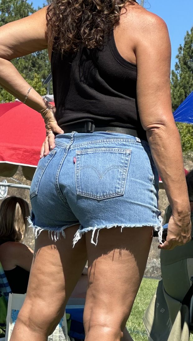 More fine asses out and about