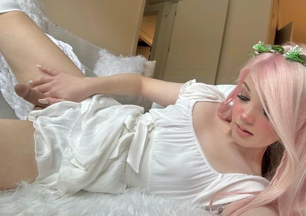 against her leg