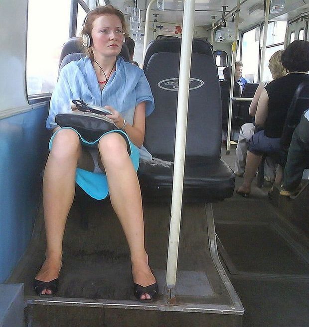 Upskirt spreading