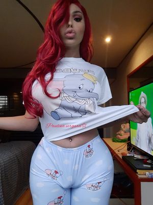 Lips, Titties Suckable Cock Perfect