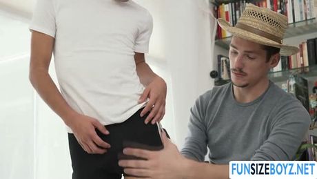 Slut Gay Damien analed by Gardener on break