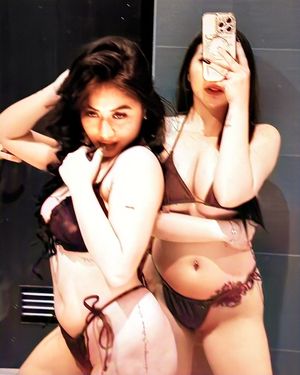 taking selfie with my cousin❤️