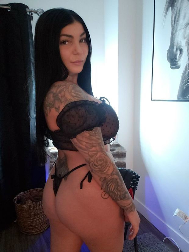 Married slut Stephanie loves showing off