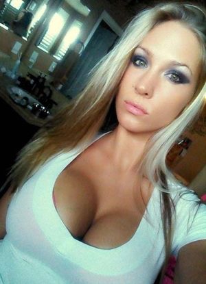 Perfect blondie selfy