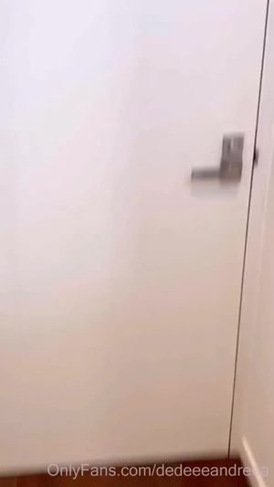 DeDeee And Reea - Fucking The Pizza Guy