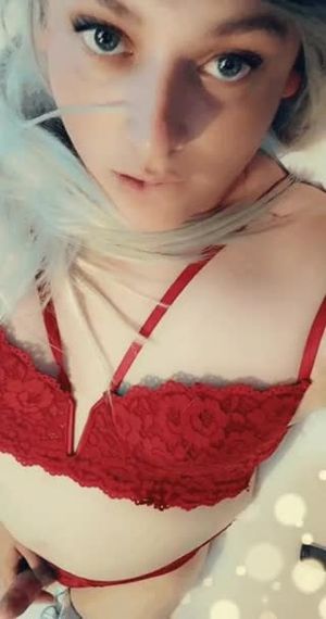 Cute shemale in Baltimore MD looking for a good hand to jerk my cock please