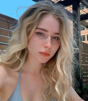 She was confused, but looking around, she accepted the stranger's invitation to suck his large and wiry penis for him