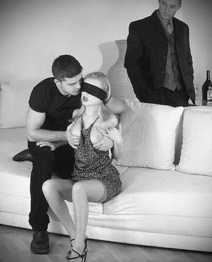 She doesnt know whose hands are groping her