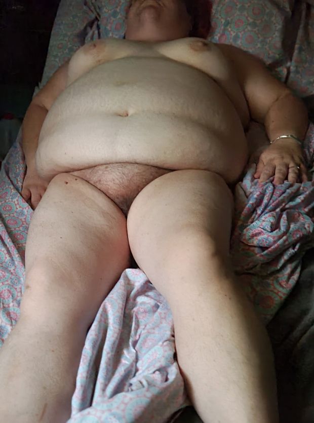 BBW creepshot sleeping in bed