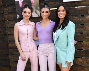 Dixie, Charli & Heidi D'Amelio