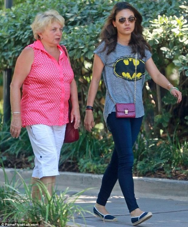 Elvira & Mila Kunis