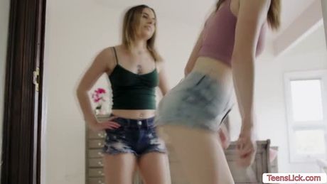 Teen college licks her hot roommates pussy