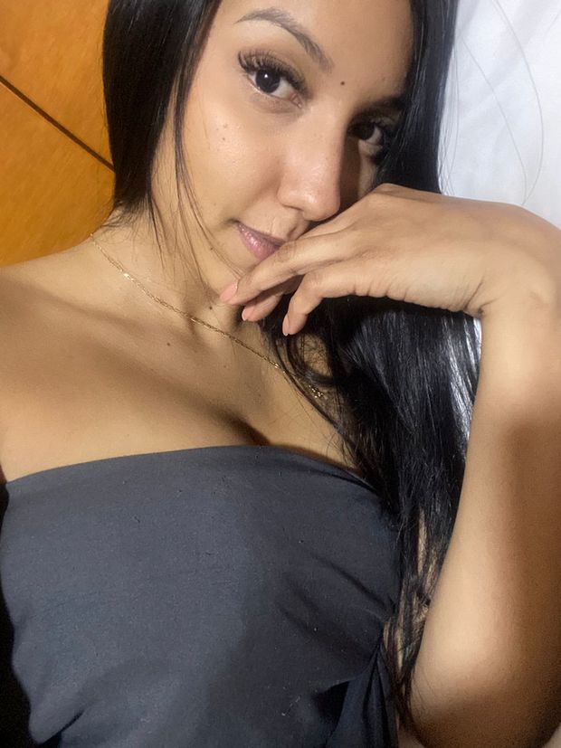 Carly sexy nonude
