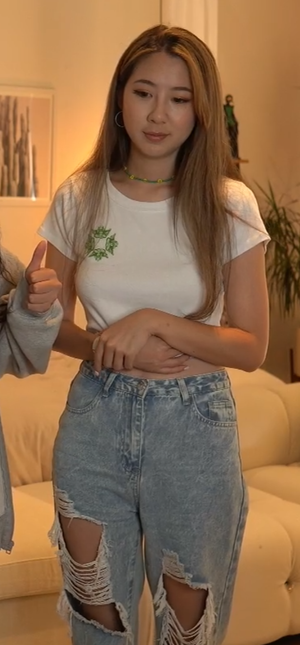 Fuslie (Streamer) - White Crop Top With Jeans