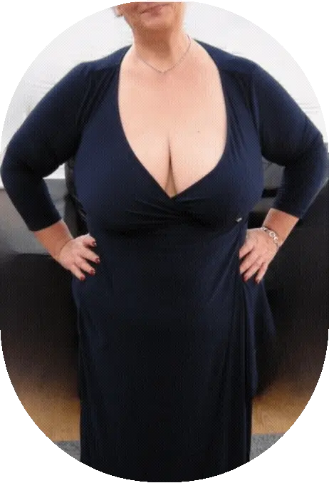 curvy mature flashes massive breasts