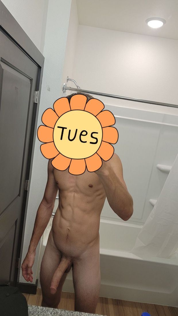 Here is me naked. Have fun!