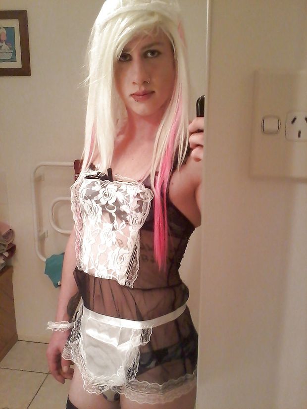 This slut loves to get exposed