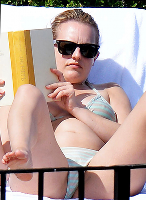 ELISABETH MOSS - BIKINI 1