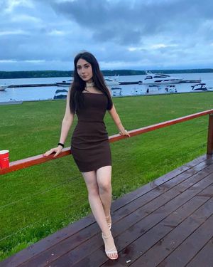 Non-nude beautiful teen